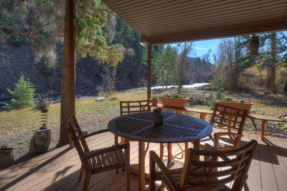 Between the Waters Cabin